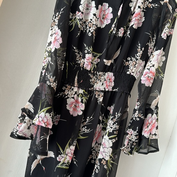 Flowy high neck floral dress - Picture 3 of 3